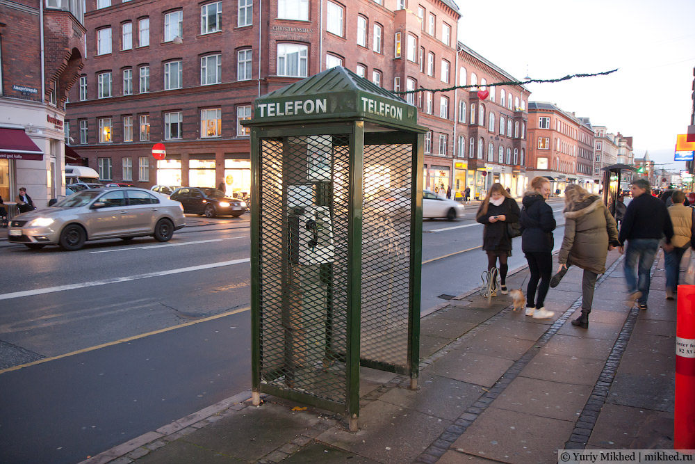 Телефонна будка